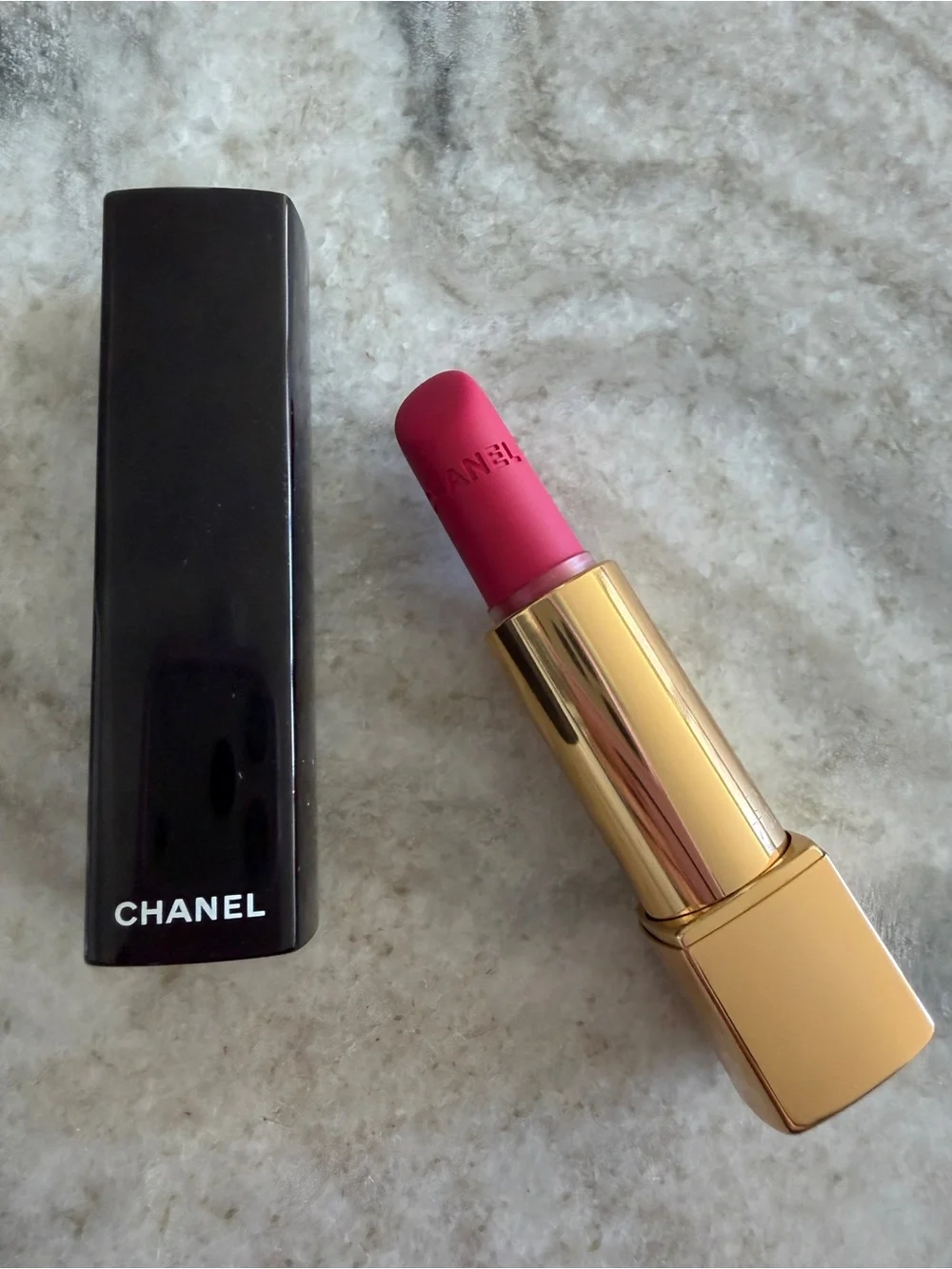 CHANEL Rouge Allure Velvet 37 lipstick